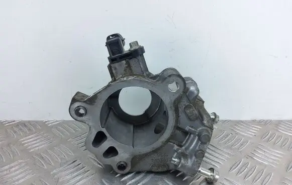 Mazda 6 Fuel pump bracket PE0118230