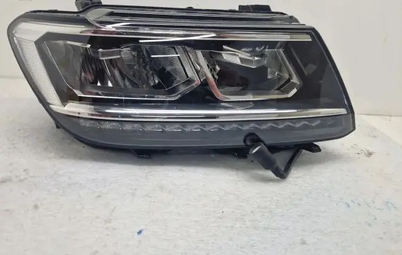 Volkswagen Tiguan Headlight/headlamp 5NB941036