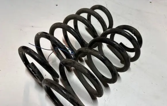 Toyota Avensis T270 Rear coil spring