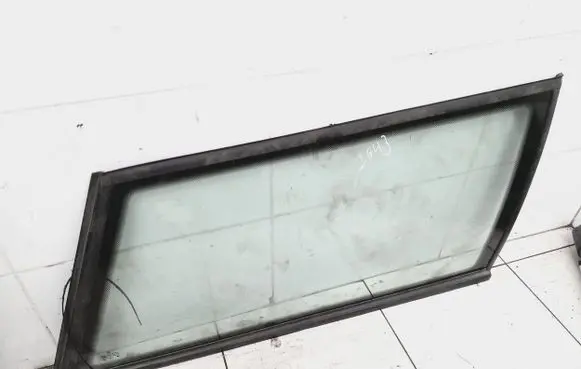 Volkswagen PASSAT B5 Rear side window As2