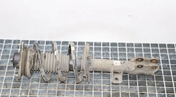 Hyundai ix35 Front shock absorber/damper 546502Y600