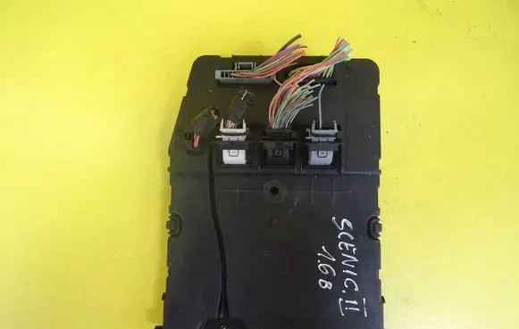 Renault Scenic II - Grand scenic II Fuse module 8200306434