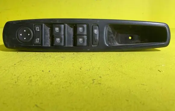 Renault Scenic III - Grand scenic III Tailgate/trunk/boot open switch 