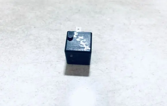 Mercedes-Benz CLK A208 C208 Other relay a0025421319 y23134b52x336