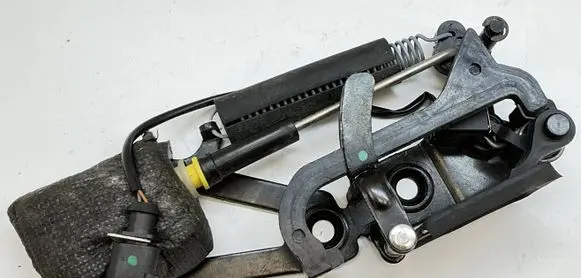 Loading door lock