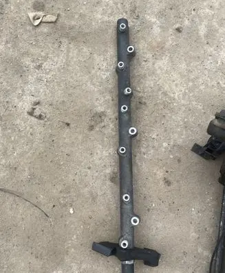 BMW 5 E39 Fuel distributor 