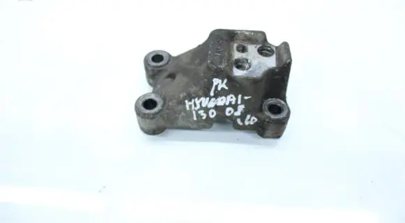 Hyundai i30 Engine mounting bracket FDU16