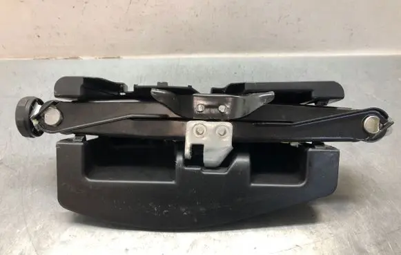 Audi A4 S4 B8 8K Lift Jack 8K0011031G