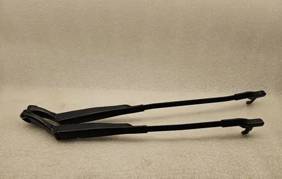 Volkswagen PASSAT B5.5 Front wiper blade arm 3B1955409C 3B1955410C