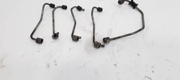 KIA Sorento Fuel injector supply line/pipe 