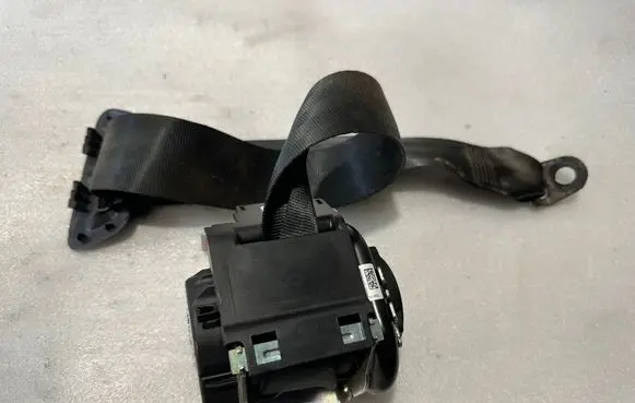 Volvo S60 Middle seatbelt (rear) P031462768 31462768