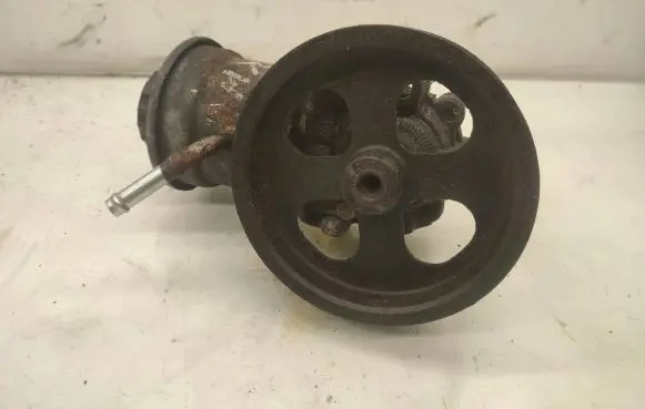 Toyota Corolla Verso AR10 Power steering pump