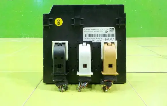 Skoda Octavia Mk2 (1Z) Central body control module 1K0937087J