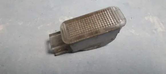 Volkswagen PASSAT B5 Other interior light 3b0947415
