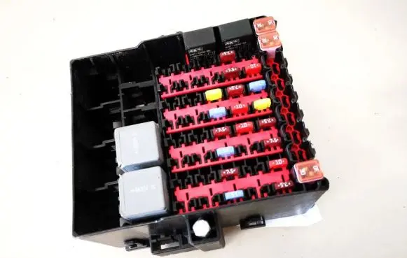 Ford Fiesta Fuse box set 8V5T14A005KFE 8v5t-14a005-kfe