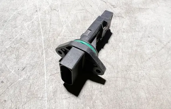 Audi A6 S6 C5 4B Mass air flow meter F00C2G2047