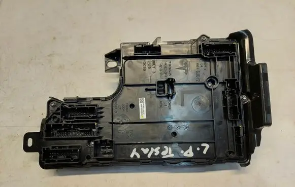 Tesla Model Y Comfort/convenience module 1497847-39-D-JLK01