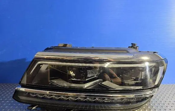 Volkswagen Tiguan Headlight/headlamp 5NB941081A