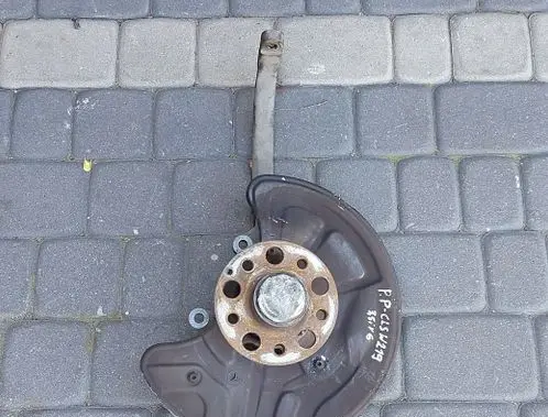 Mercedes-Benz CLS C219 Front wheel hub 
