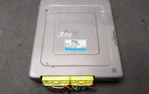 Mazda 6 Engine control unit/module E2T03771M FP0118881C