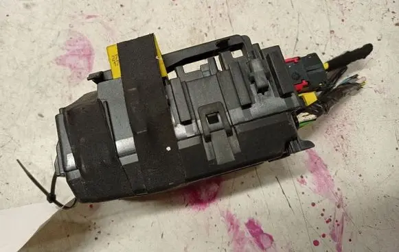 Peugeot 208 I Fuse module 9666232680
