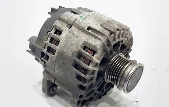 Volkswagen Golf VII Generator/alternator 04E903023K
