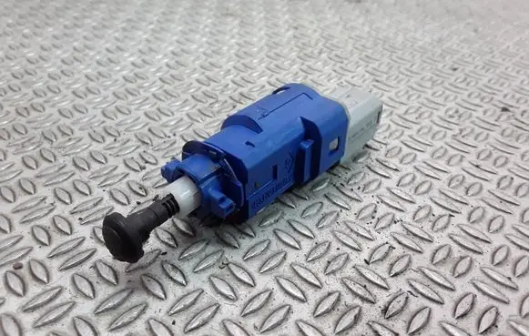 Renault Twingo II Brake pedal sensor switch 8200276359D
