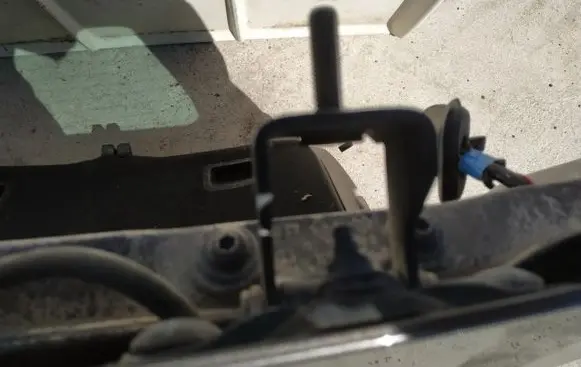 Renault Laguna III Tailgate/trunk/boot hinge