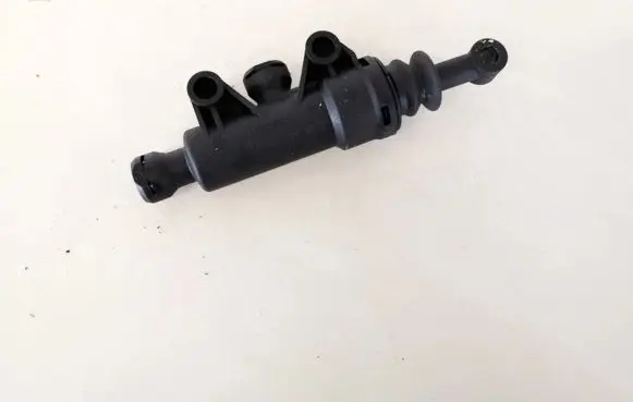 Mercedes-Benz C W203 Clutch master cylinder a2032900212