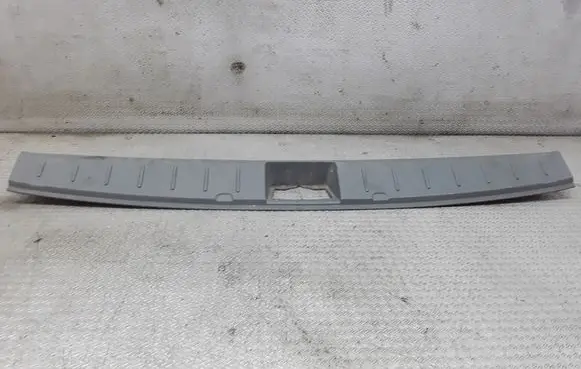 Trunk/boot sill cover protection