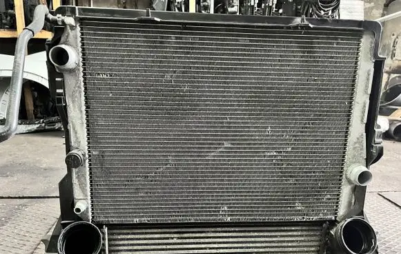 BMW X5 E70 Intercooler radiator 7586775