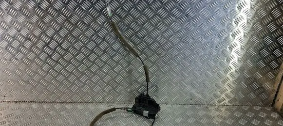 Nissan X-Trail T32 Front door lock 