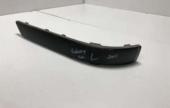 Rear bumper trim bar molding