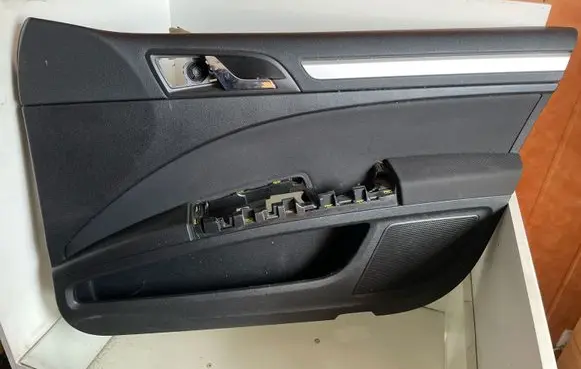 Skoda Superb B6 (3T) Front door card panel trim 3T1867012 310113135819