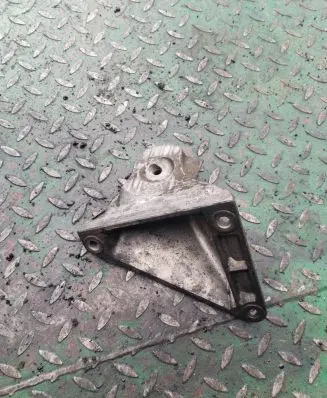 BMW 5 E60 E61 Engine mounting bracket 6761149 1960040000