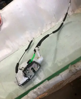 Nissan Juke II F16 Front door lock V9011440