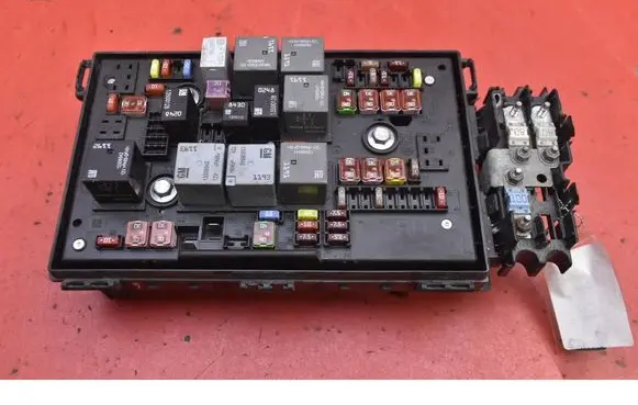 Opel Astra J Fuse box set 13318782RH