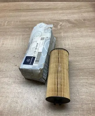 Mercedes-Benz C W205 Oil filter cover A2781840125 A2781800009
