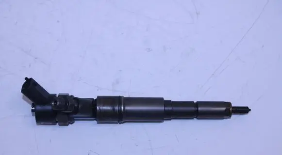 BMW 5 E39 Fuel injector 0445110048 7785985