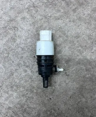 BMW 6 G32 Gran Turismo Windscreen/windshield washer pump 7298309