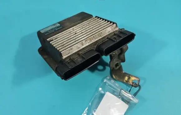 Toyota Corolla E120 E130 Central body control module 8987120050 IMPRK1568937