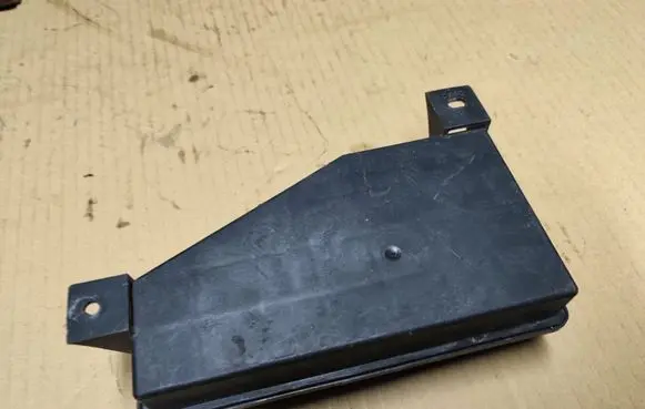 Jeep Grand Cherokee (WJ) Air intake duct part
