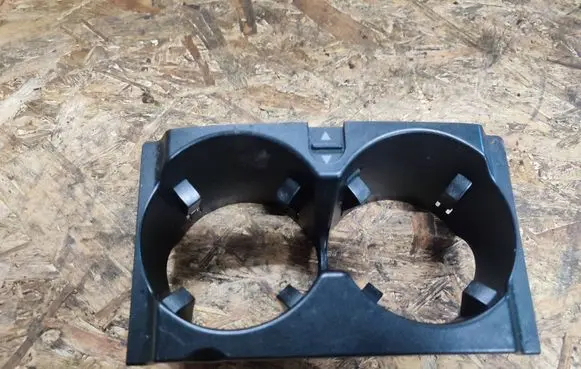 Cup holder front