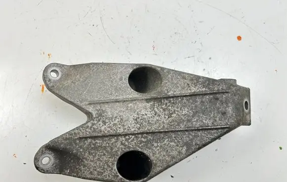 BMW 5 GT F07 Engine mounting bracket 6781227