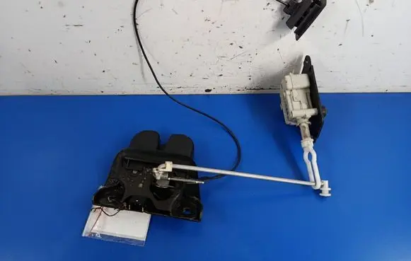 Tailgate/trunk/boot lock/catch/latch
