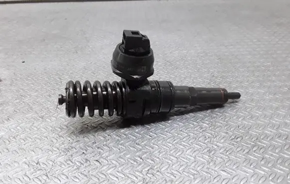 Volkswagen Sharan Fuel injector 038130073AK
