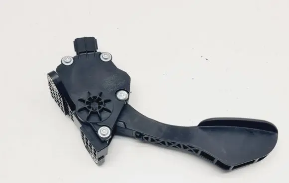 Toyota Land Cruiser (J150) Accelerator throttle pedal 7811060180