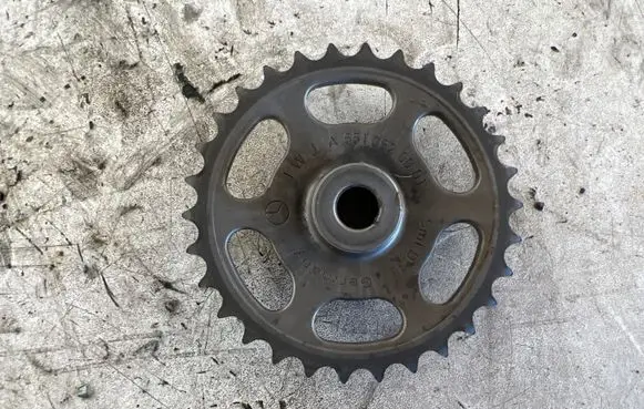 Mercedes-Benz C W204 Timing chain sprocket A6510520001