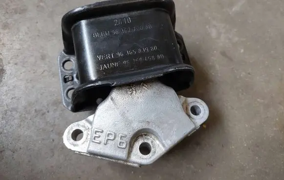 Citroen C4 Grand Picasso Engine mount bracket 9636589380 9636845880