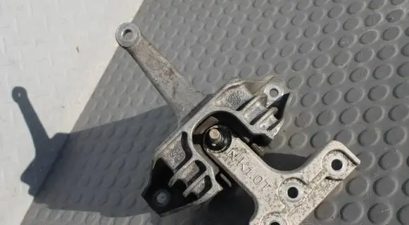 Hyundai i30 Engine mounting bracket LAPA21810G4000 21810G4000 21812G4000